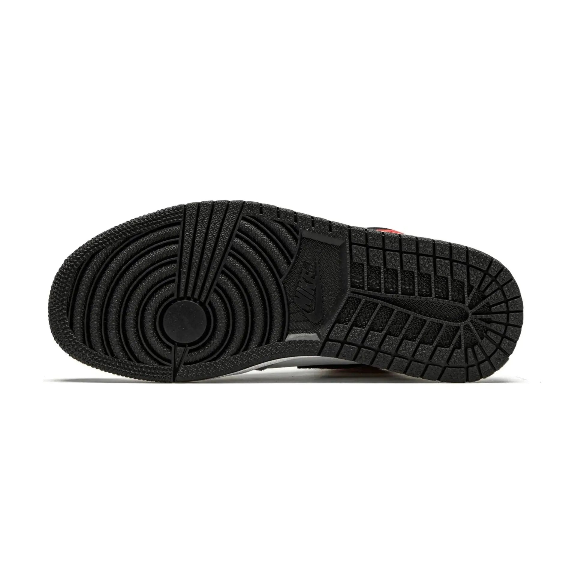 Air Jordan 1  "LIGHT SMOKE GREY"